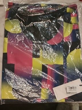 NFINITY Neon Geometric Short Sleeve Scrub Top in Yellow, Pink & Blue